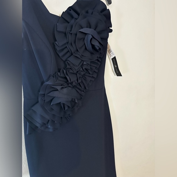 Betsy & Adam Navy Sleeveless Crepe Gown with 3D Ruffle Detail Size 8 NWT - Picture 5 of 9